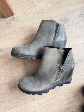 Sorel Gray Wedge Ankle Booties with Side Zip